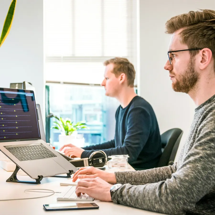 Équipe NWI Academy formant des dirigeants d'entreprise à l'IA et l'automatisation no-code en live